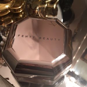 SOLD ♦️Depop Fenty banana powder